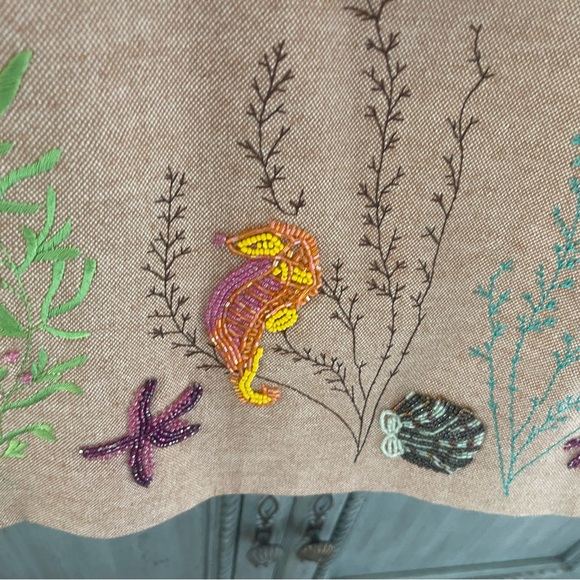 - Linen  skirt w seahorse detail - Picture 3 of 3